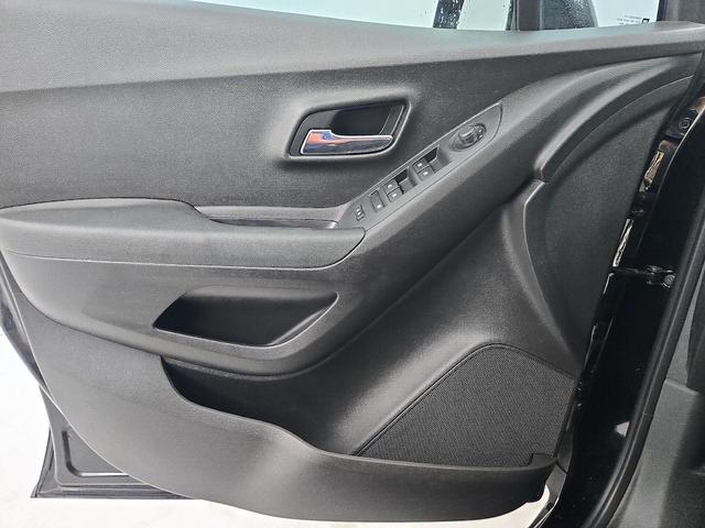 Photo of 2018 Black Chevrolet Trax