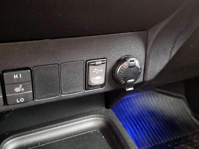 Photo of 2017 Blue Toyota RAV4