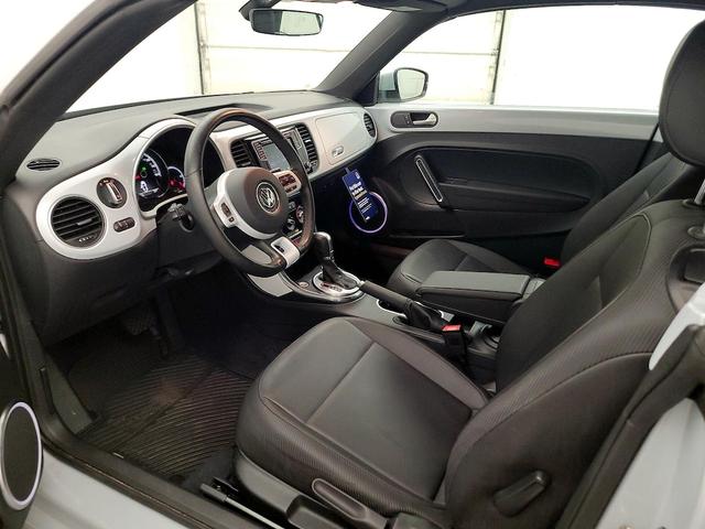 Photo of 2017 White Volkswagen Beetle
