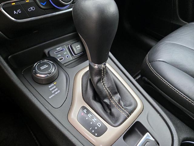 Photo of 2015 Silver Jeep Cherokee