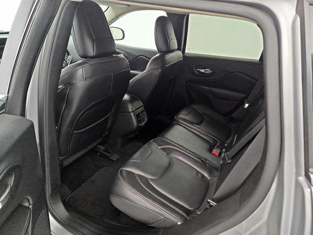 Photo of 2015 Silver Jeep Cherokee