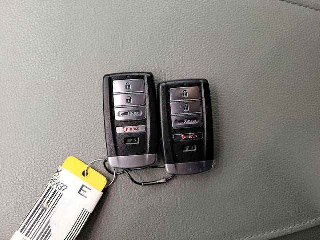 Photo of 2018 Gray Acura MDX