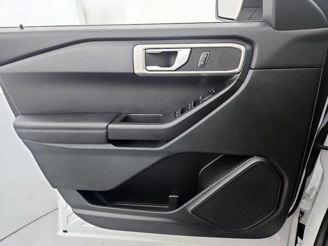 Photo of 2024 White Ford Explorer