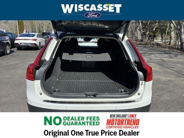 Photo of 2019 White Volvo V90 Cross Country