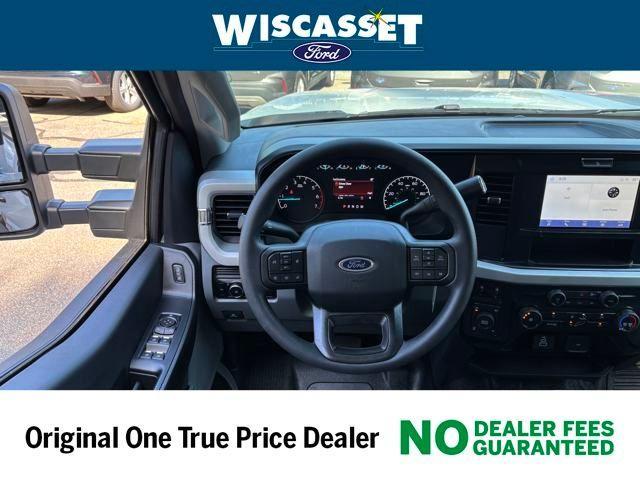 Photo of 2025 Oxford White Ford F-250
