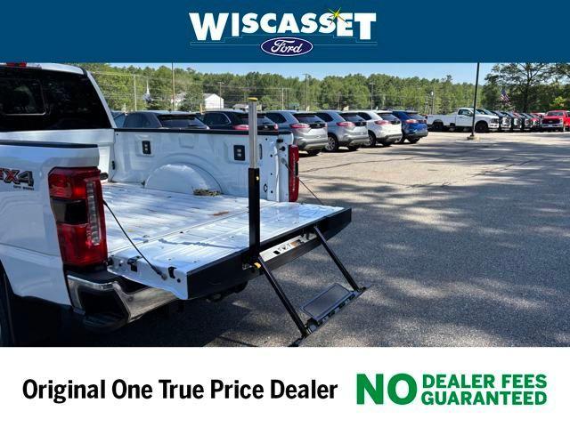 Photo of 2025 Oxford White Ford F-250