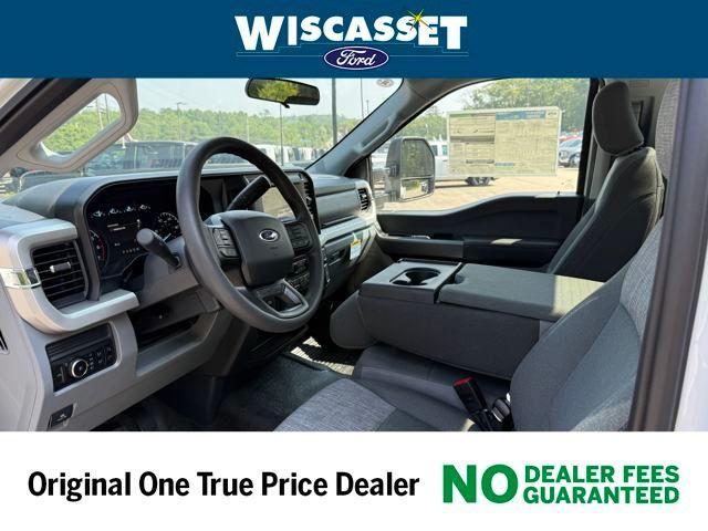 Photo of 2025 Oxford White Ford F-250