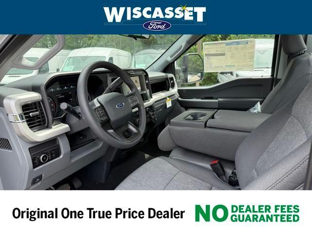 Photo of 2025 Oxford White Ford F-350