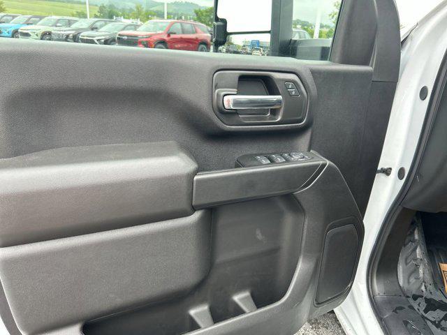 Photo of 2025 Summit White Chevrolet Silverado 3500