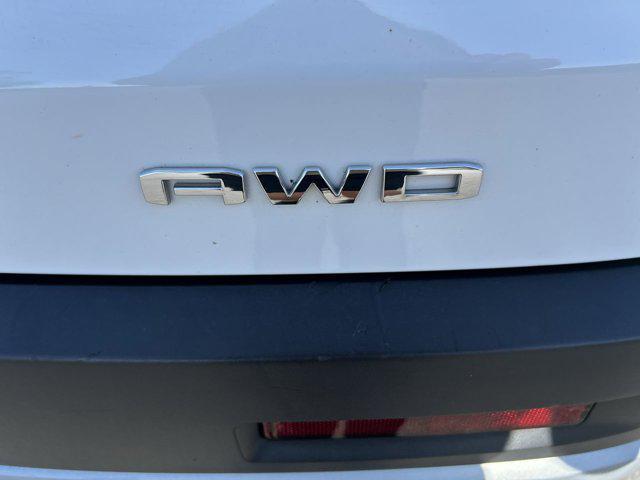 Photo of 2021 Summit White GMC Acadia