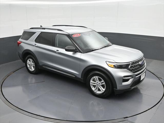 Photo of 2024 Silver Metallic Ford Explorer