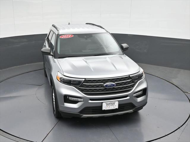 Photo of 2024 Silver Metallic Ford Explorer
