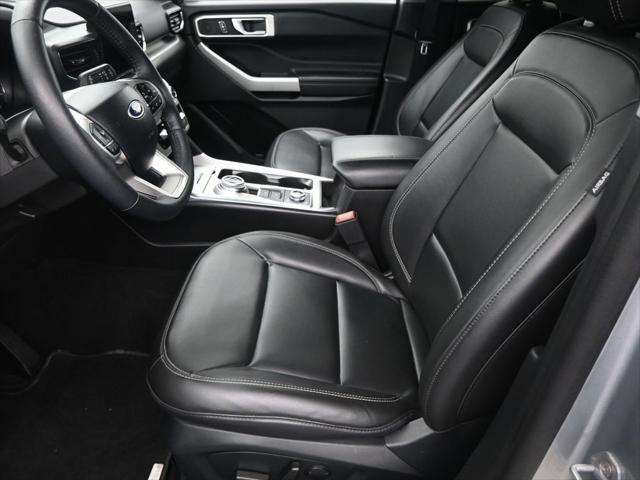 Photo of 2024 Silver Metallic Ford Explorer