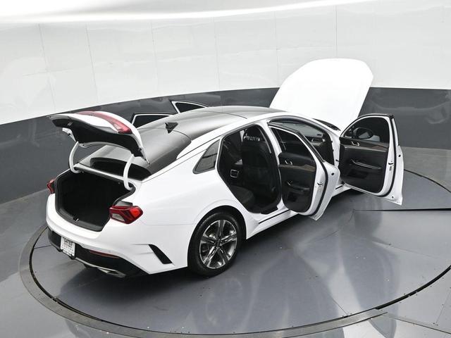 Photo of 2022 Glacial White Pearl Kia K5