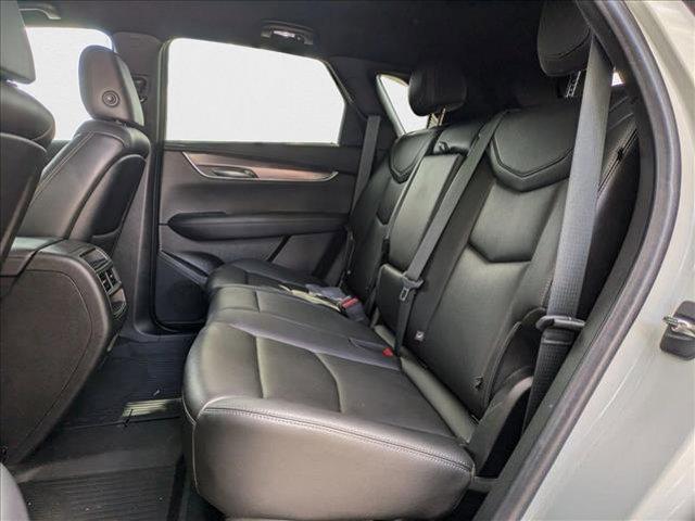 Photo of 2021 Crystal White Tricoat Cadillac XT5
