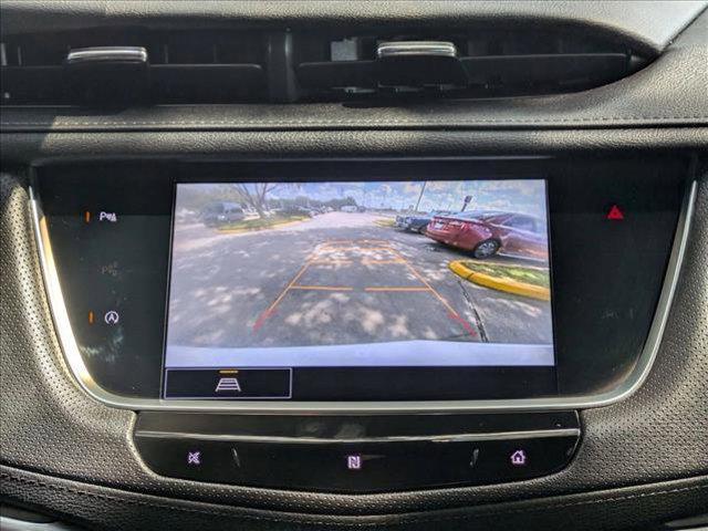 Photo of 2021 Crystal White Tricoat Cadillac XT5