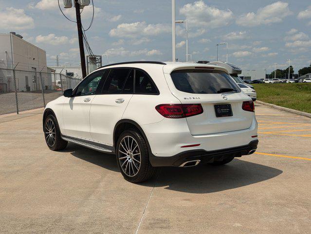 Photo of 2021 Polar White Mercedes-Benz GLC 300