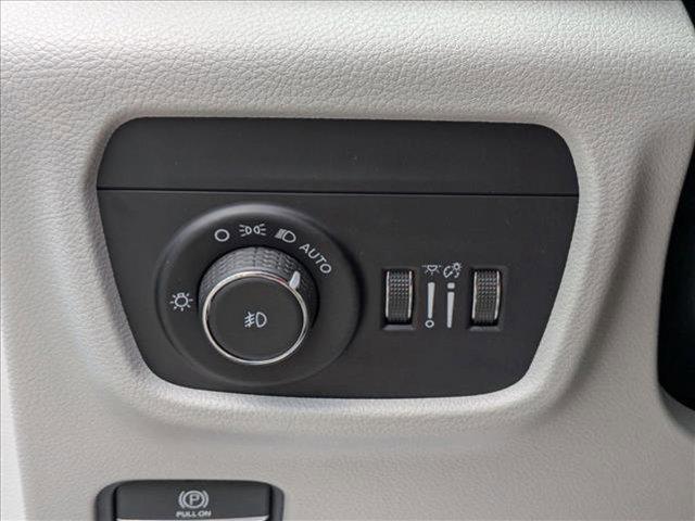 Photo of 2021 Silver Zynith Jeep Grand Cherokee L