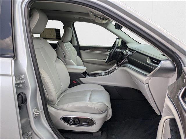 Photo of 2021 Silver Zynith Jeep Grand Cherokee L