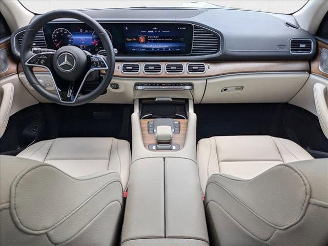 Photo of 2025 Polar White Mercedes-Benz GLS 450