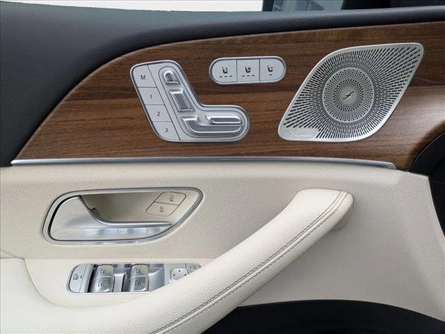 Photo of 2025 Polar White Mercedes-Benz GLS 450