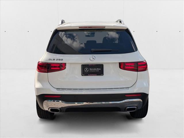 Photo of 2025 Polar White Mercedes-Benz GLB 250