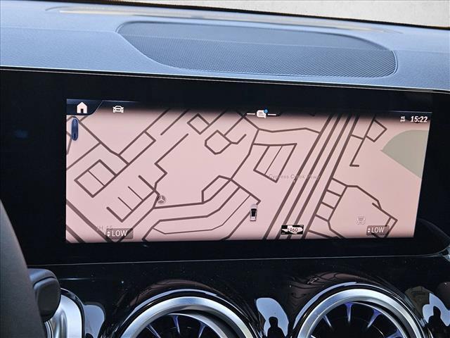 Photo of 2025 Polar White Mercedes-Benz GLB 250