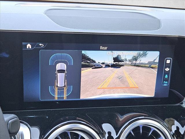 Photo of 2025 Polar White Mercedes-Benz GLB 250