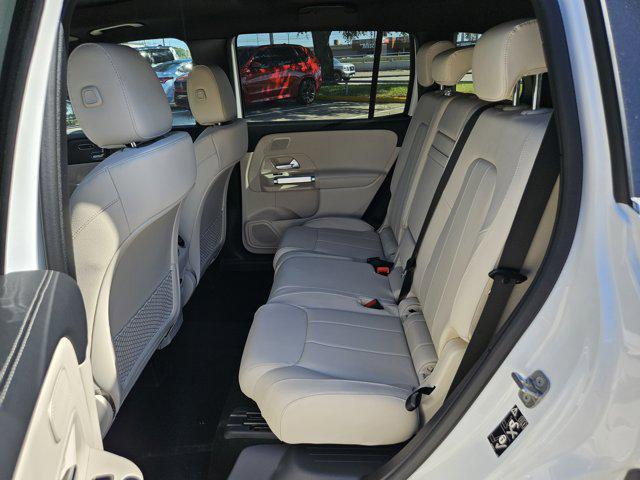 Photo of 2025 Polar White Mercedes-Benz GLB 250