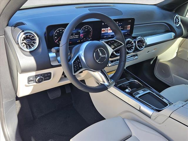 Photo of 2025 Polar White Mercedes-Benz GLB 250
