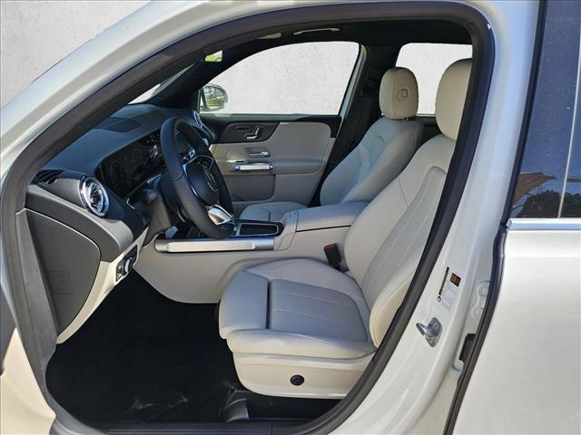 Photo of 2025 Polar White Mercedes-Benz GLB 250