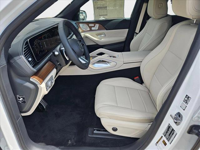 Photo of 2025 MANUFAKTUR Moonlight White Metallic Mercedes-Benz GLS 450