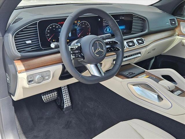Photo of 2025 MANUFAKTUR Moonlight White Metallic Mercedes-Benz GLS 450