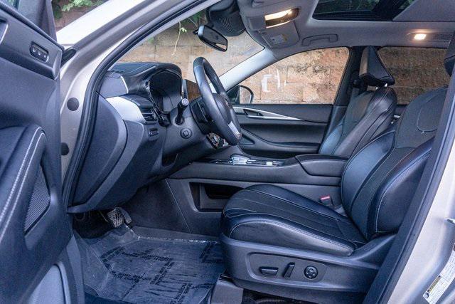 Photo of 2022 Gold INFINITI QX60