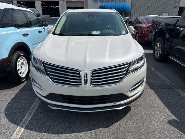 Photo of 2017 White Platinum Lincoln MKC