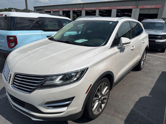 Photo of 2017 White Platinum Lincoln MKC