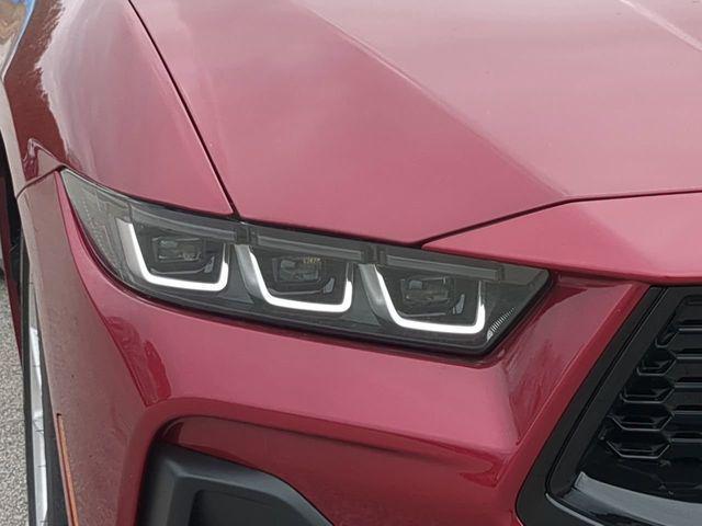 Photo of 2025 Molten Magenta Metallic Tri-coat Ford Mustang