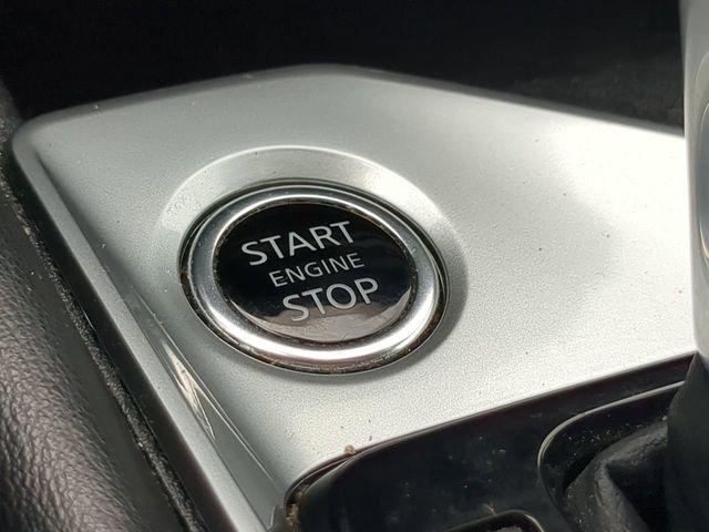 Photo of 2021 Pearl White Tricoat Nissan Altima