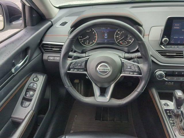 Photo of 2021 Pearl White Tricoat Nissan Altima