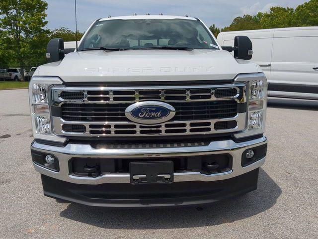 Photo of 2025 Oxford White Ford F-350