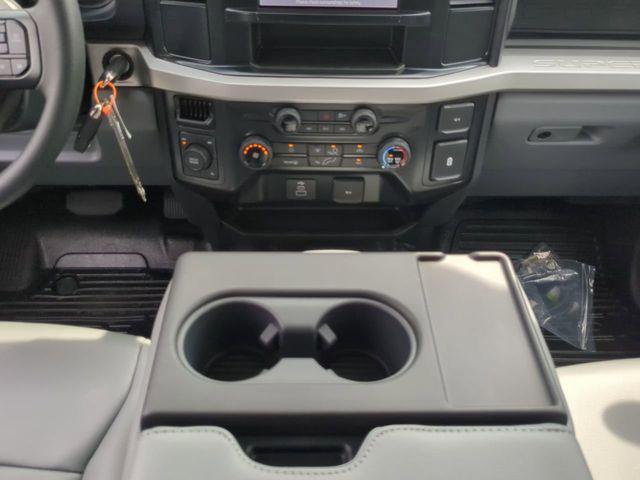 Photo of 2025 Oxford White Ford F-350