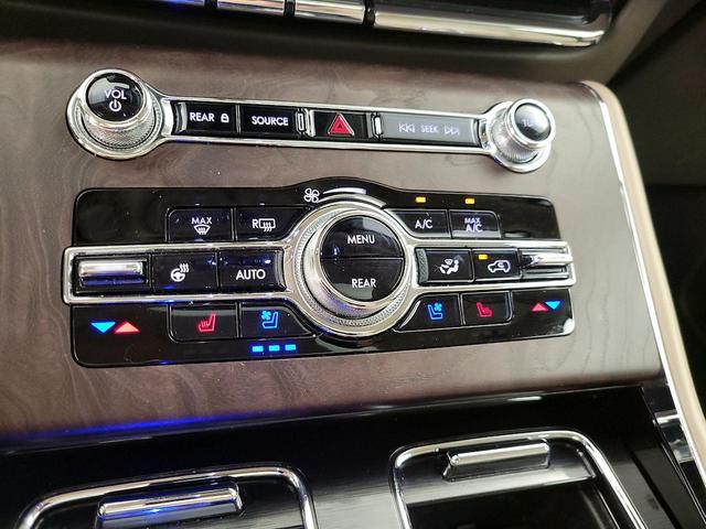 Photo of 2023 Black Lincoln Aviator