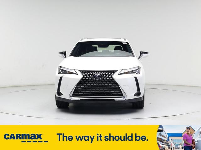 Photo of 2022 White Lexus UX 250h