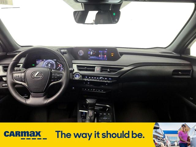 Photo of 2022 White Lexus UX 250h