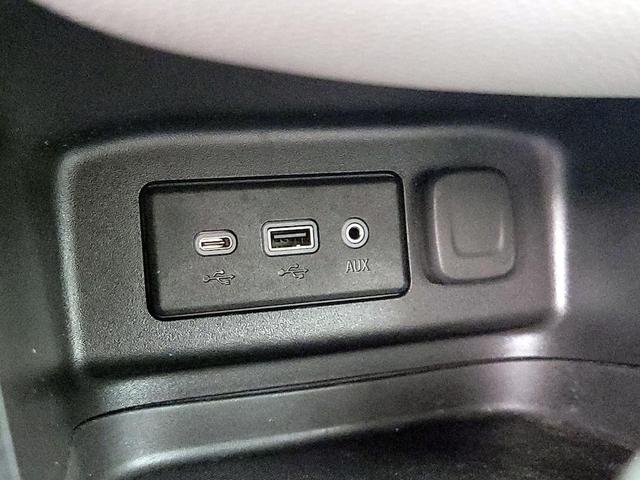 Photo of 2023 White Chevrolet Equinox
