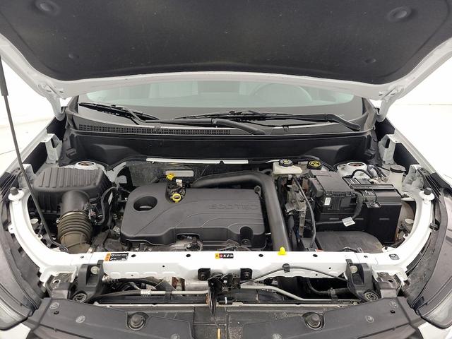 Photo of 2023 White Chevrolet Equinox