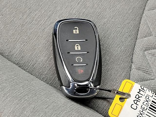 Photo of 2023 White Chevrolet Equinox