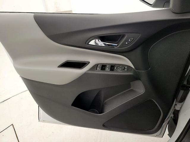 Photo of 2023 White Chevrolet Equinox