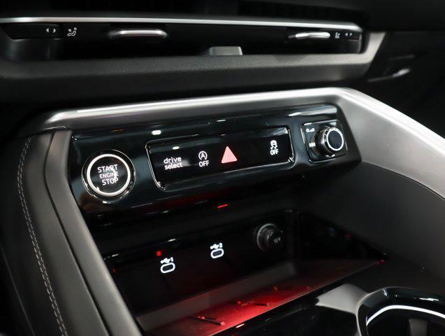 Photo of 2025 Glacier White Metallic Audi Q5