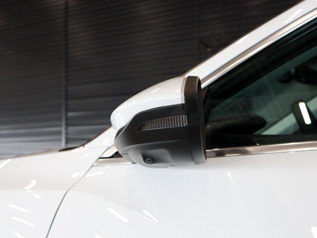 Photo of 2022 Glacier White Metallic Audi e-tron